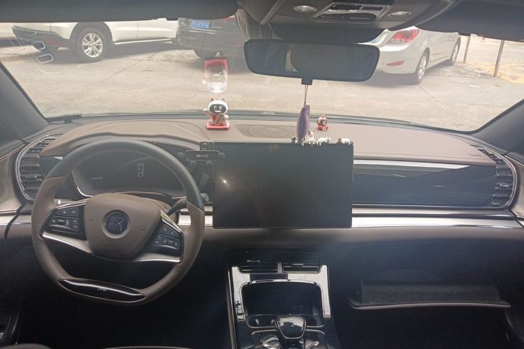 Used BYD Han 2020 DM Four-Wheel Drive Performance Edition Luxury Model Center Console