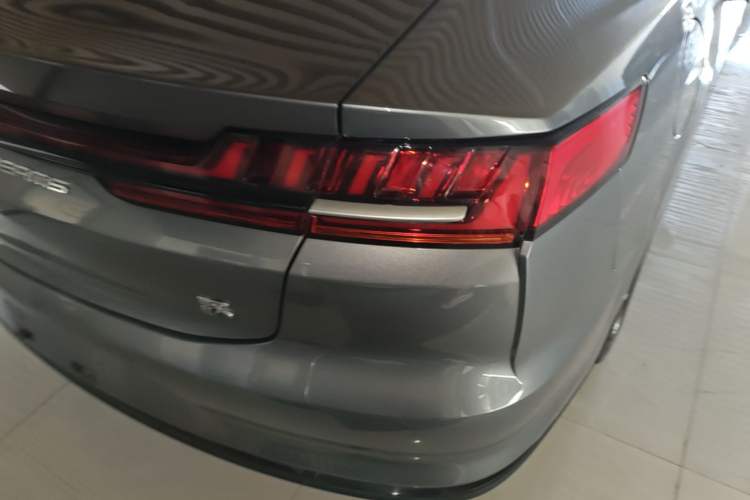 Used BYD Han 2020 DM Four-Wheel Drive Performance Edition Luxury Model Exterior 3