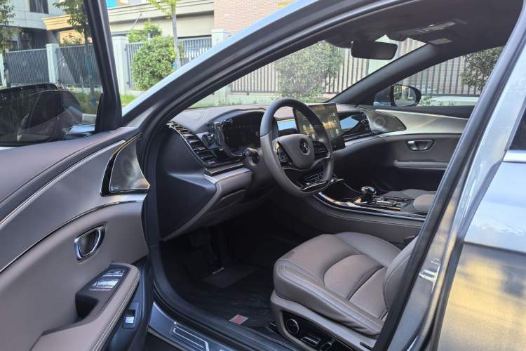 Used BYD Han 2020 EV Long-Range Luxury Model Interior 1