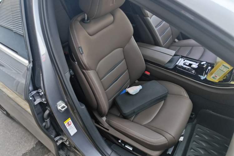 Used BYD Han 2020 DM Four-Wheel Drive Performance Edition Luxury Model Right Front Seat