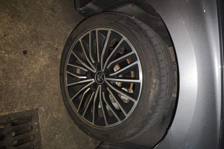 Used BYD Han 2020 DM Four-Wheel Drive Performance Edition Prestige Model Right Front Wheel Hub