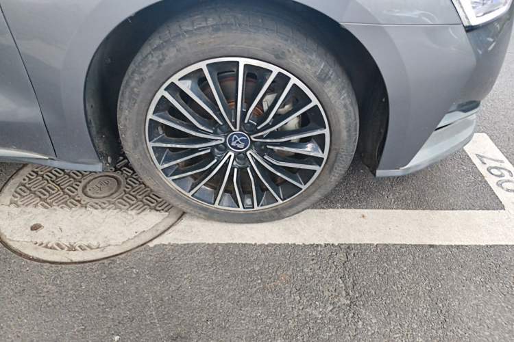 Used BYD Han 2020 DM Four-Wheel Drive Performance Edition Prestige Model Right Front Wheel Hub