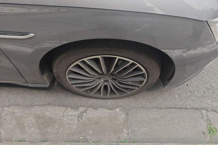 Used BYD Han 2020 DM Four-Wheel Drive Performance Edition Luxury Model Right Front Wheel Hub
