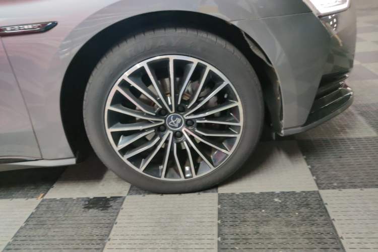Used BYD Han 2020 DM Four-Wheel Drive Performance Edition Prestige Model Right Front Wheel Hub