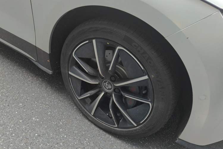 Used BYD Han 2020 EV Four-Wheel Drive High-Performance Flagship Model Right Front Wheel Hub