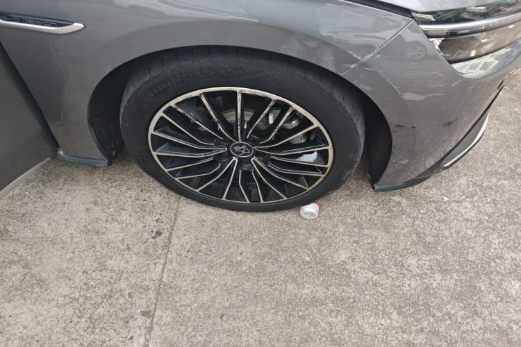 Used BYD Han 2020 EV Long-Range Luxury Model Right Front Wheel Hub