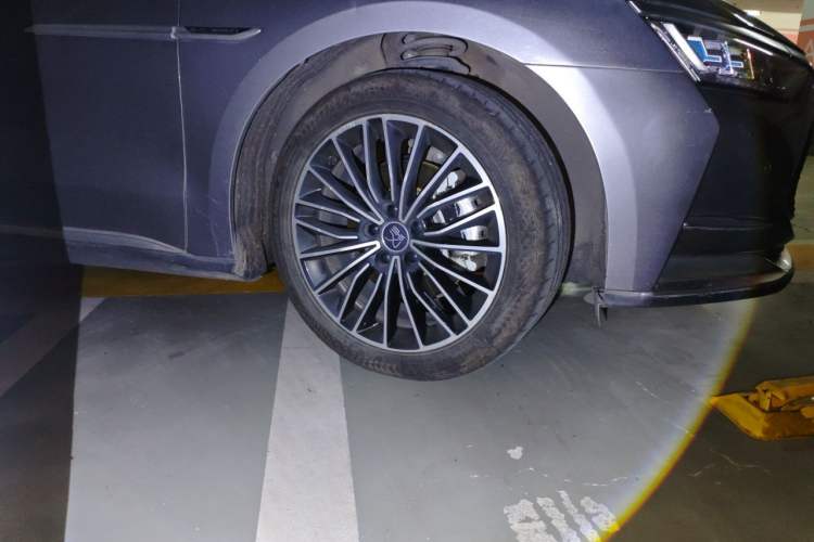 Used BYD Han 2020 DM Four-Wheel Drive Performance Edition Prestige Model Right Front Wheel Hub