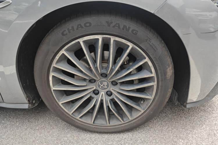 Used BYD Han 2020 EV Long-Range Luxury Model Right Front Wheel Hub