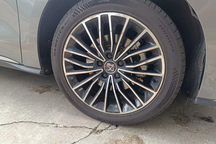 Used BYD Han 2020 DM Four-Wheel Drive Performance Edition Luxury Model Right Front Wheel Hub