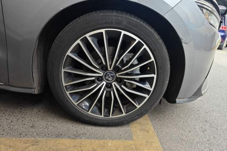 Used BYD Han 2020 EV Long-Range Luxury Model Right Front Wheel Hub