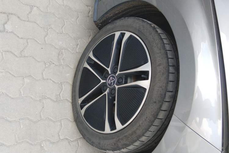 Used BYD Han 2020 EV Long-Range Deluxe Model Right Front Wheel Hub