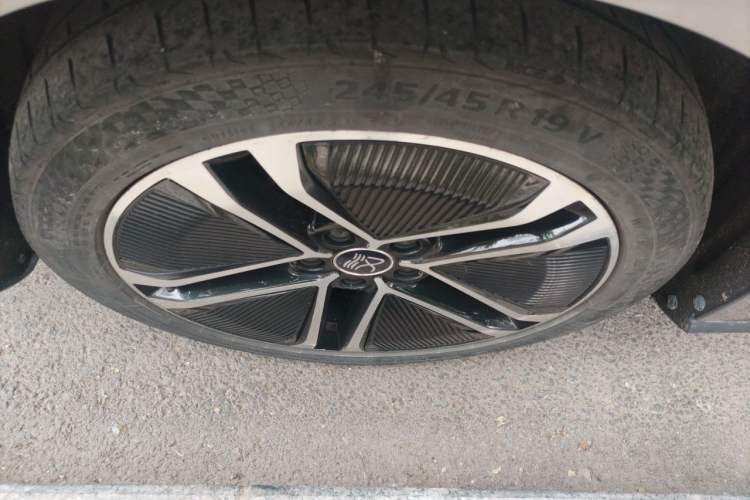 Used BYD Han 2020 EV Long-Range Deluxe Model Right Front Wheel Hub