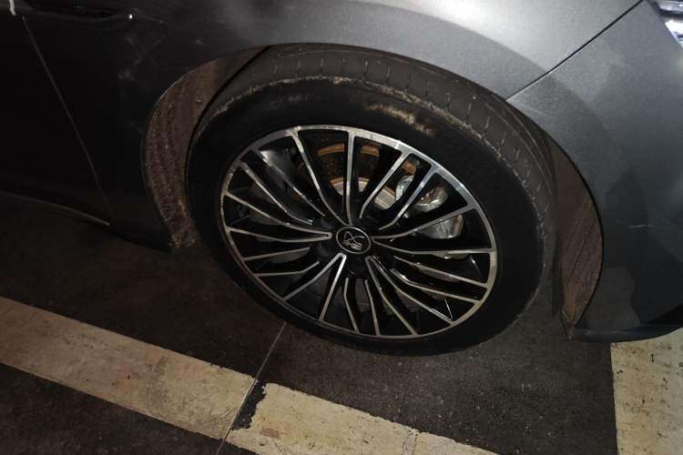 Used BYD Han 2020 EV Long-Range Luxury Model Right Front Wheel Hub