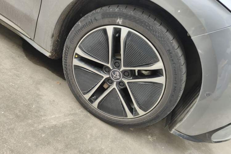 Used BYD Han 2020 EV Long-Range Deluxe Model Right Front Wheel Hub