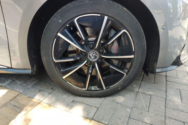 Used BYD Han 2020 EV Four-Wheel Drive High-Performance Flagship Model Right Front Wheel Hub