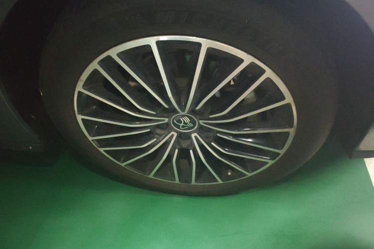 Used BYD Han 2020 DM Four-Wheel Drive Performance Edition Luxury Model Right Front Wheel Hub