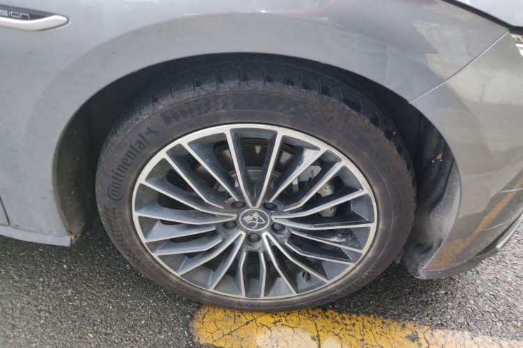 Used BYD Han 2020 EV Long-Range Luxury Model Right Front Wheel Hub