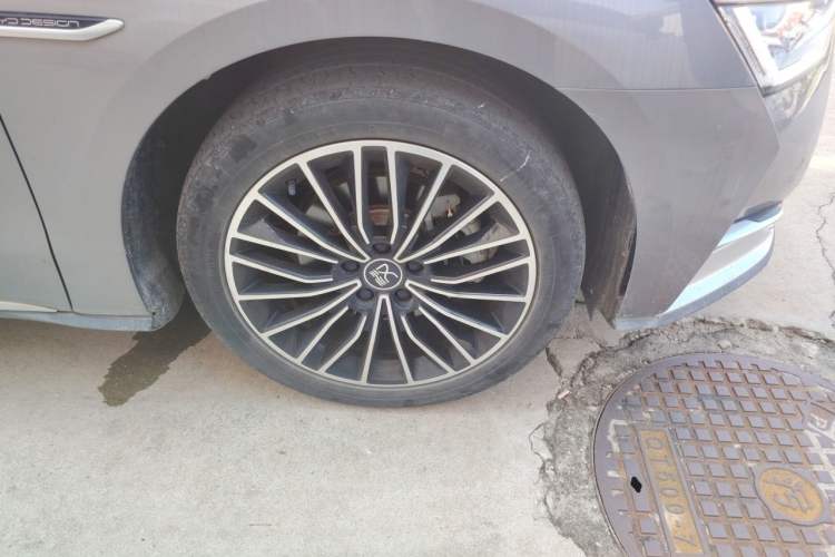 Used BYD Han 2020 DM Four-Wheel Drive Performance Edition Luxury Model Right Front Wheel Hub