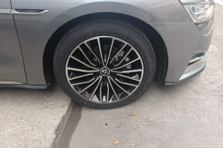 Used BYD Han 2020 DM Four-Wheel Drive Performance Edition Luxury Model Right Front Wheel Hub