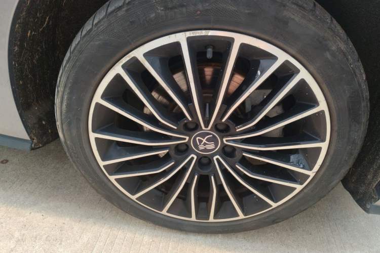 Used BYD Han 2020 DM Four-Wheel Drive Performance Edition Luxury Model Right Front Wheel Hub