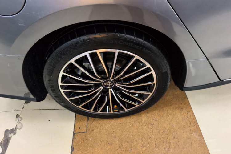 Used BYD Han 2020 EV Long-Range Luxury Model Right Rear Wheel Hub