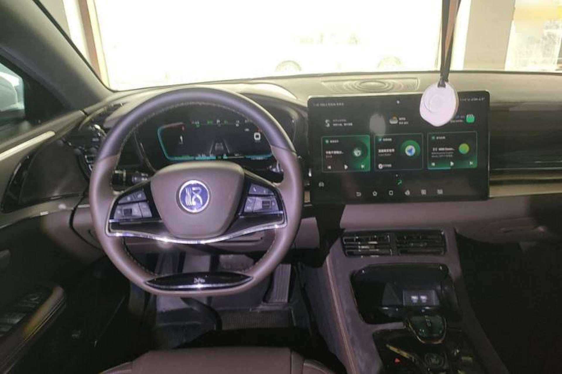 Used BYD Han 2020 DM Four-Wheel Drive Performance Edition Luxury Model Center Console