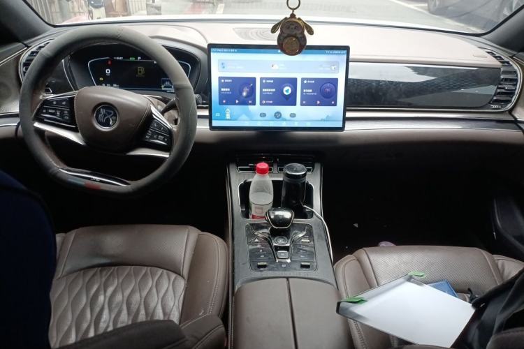 Used BYD Han 2020 DM Four-Wheel Drive Performance Edition Prestige Model Center Console