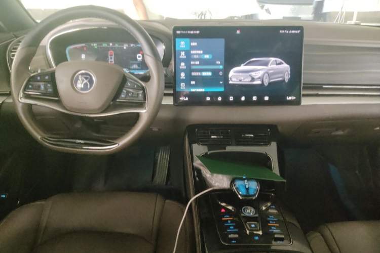 Used BYD Han 2020 DM Four-Wheel Drive Performance Edition Luxury Model Center Console