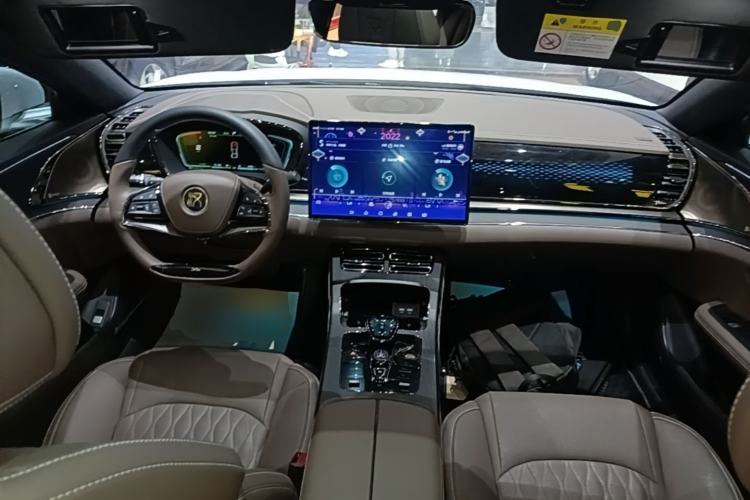 Used BYD Han 2020 DM Four-Wheel Drive Performance Edition Prestige Model Center Console