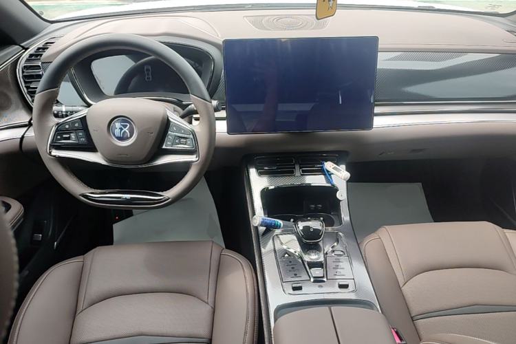 Used BYD Han 2020 DM Four-Wheel Drive Performance Edition Luxury Model Center Console