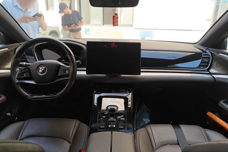 Used BYD Han 2020 DM Four-Wheel Drive Performance Edition Prestige Model Center Console