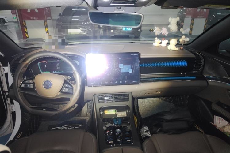 Used BYD Han 2020 EV Long-Range Deluxe Model Center Console