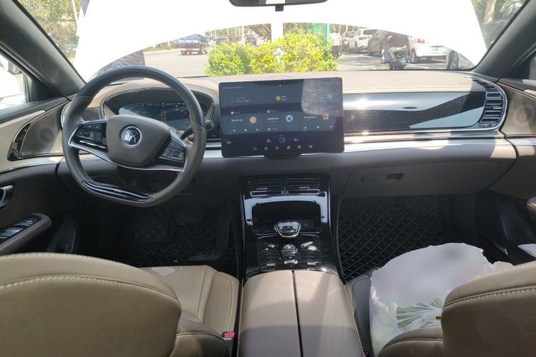 Used BYD Han 2020 EV Long-Range Luxury Model Center Console