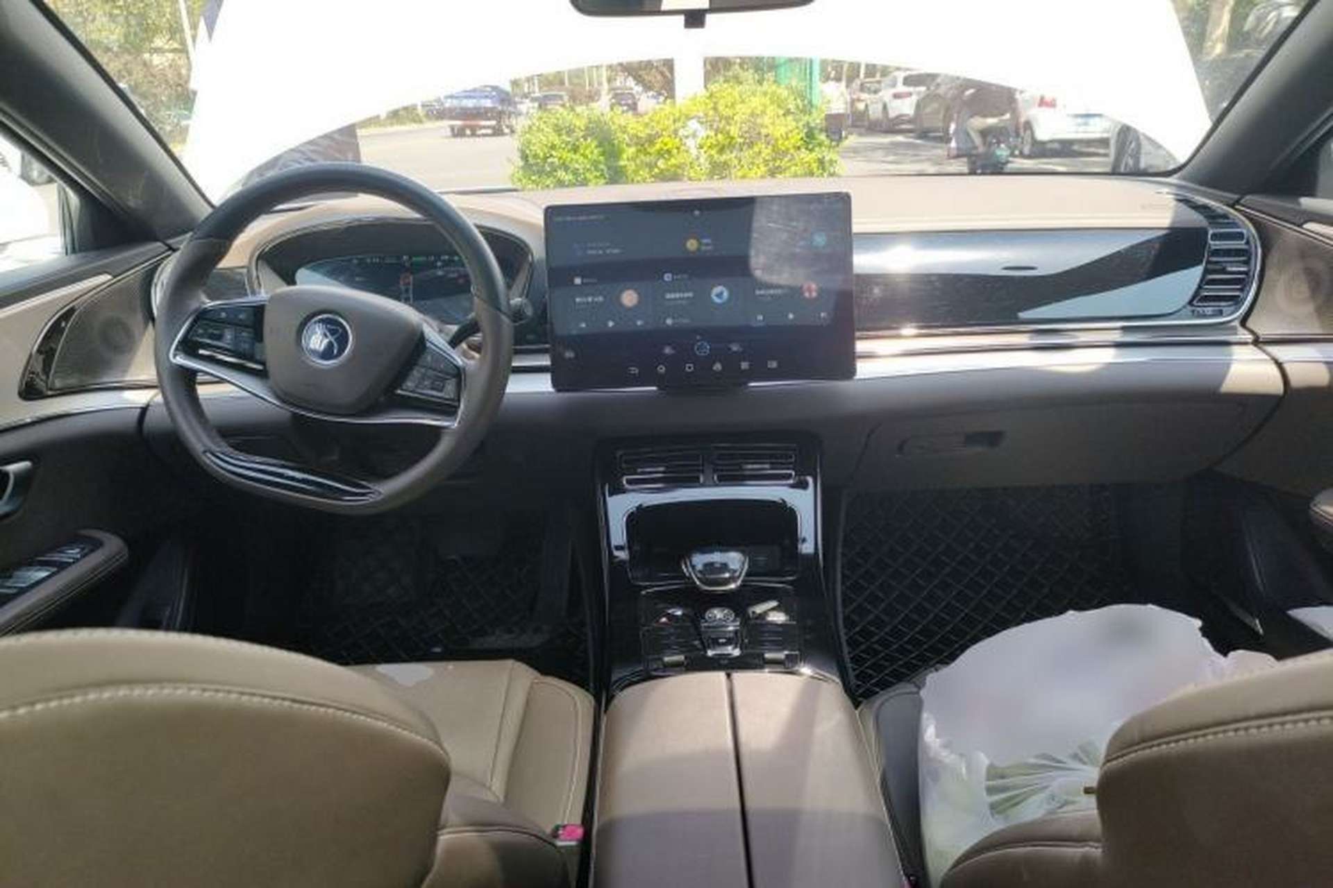 Used BYD Han 2020 EV Long-Range Luxury Model Center Console