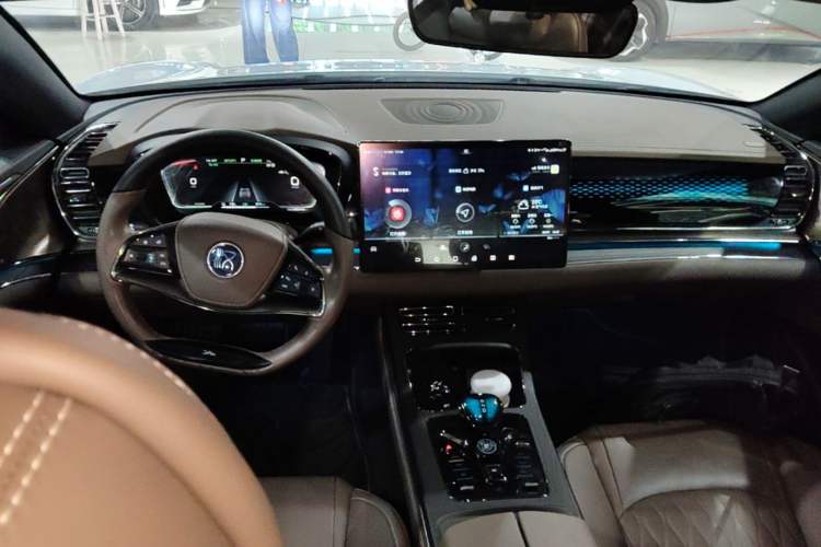 Used BYD Han 2020 EV Four-Wheel Drive High-Performance Flagship Model Center Console