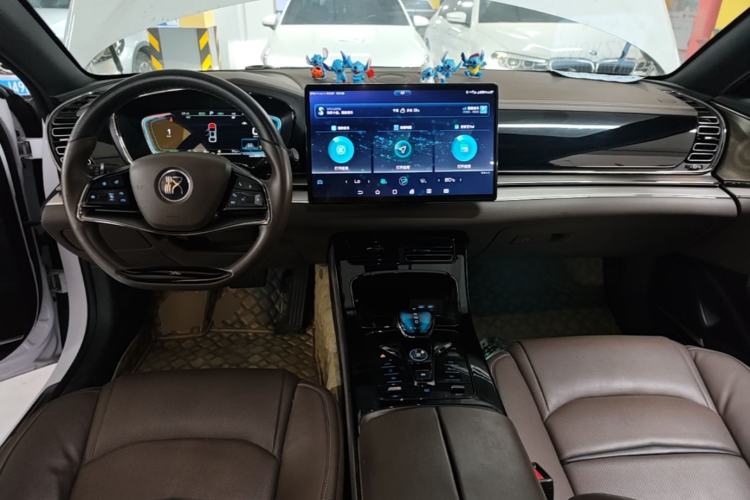 Used BYD Han 2020 DM Four-Wheel Drive Performance Edition Luxury Model Center Console