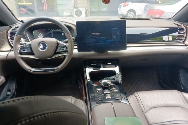 Used BYD Han 2020 DM Four-Wheel Drive Performance Edition Luxury Model Center Console