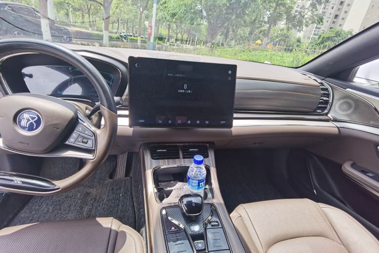 Used BYD Han 2020 EV Long-Range Luxury Model Center Console
