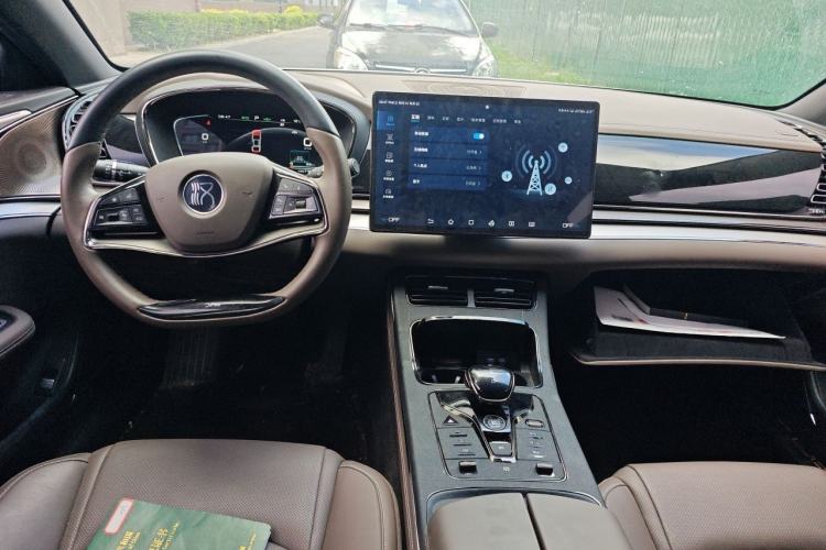 Used BYD Han 2020 DM Four-Wheel Drive Performance Edition Luxury Model Center Console