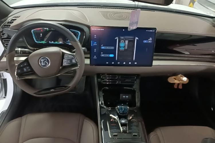 Used BYD Han 2020 EV Long-Range Luxury Model Center Console