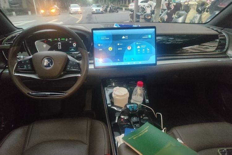 Used BYD Han 2020 EV Long-Range Luxury Model Center Console