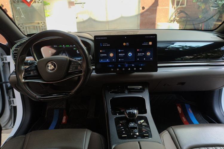 Used BYD Han 2020 EV Four-Wheel Drive High-Performance Flagship Model Center Console