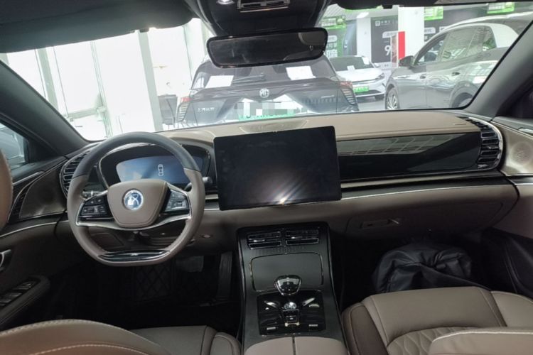 Used BYD Han 2020 EV Four-Wheel Drive High-Performance Flagship Model Center Console