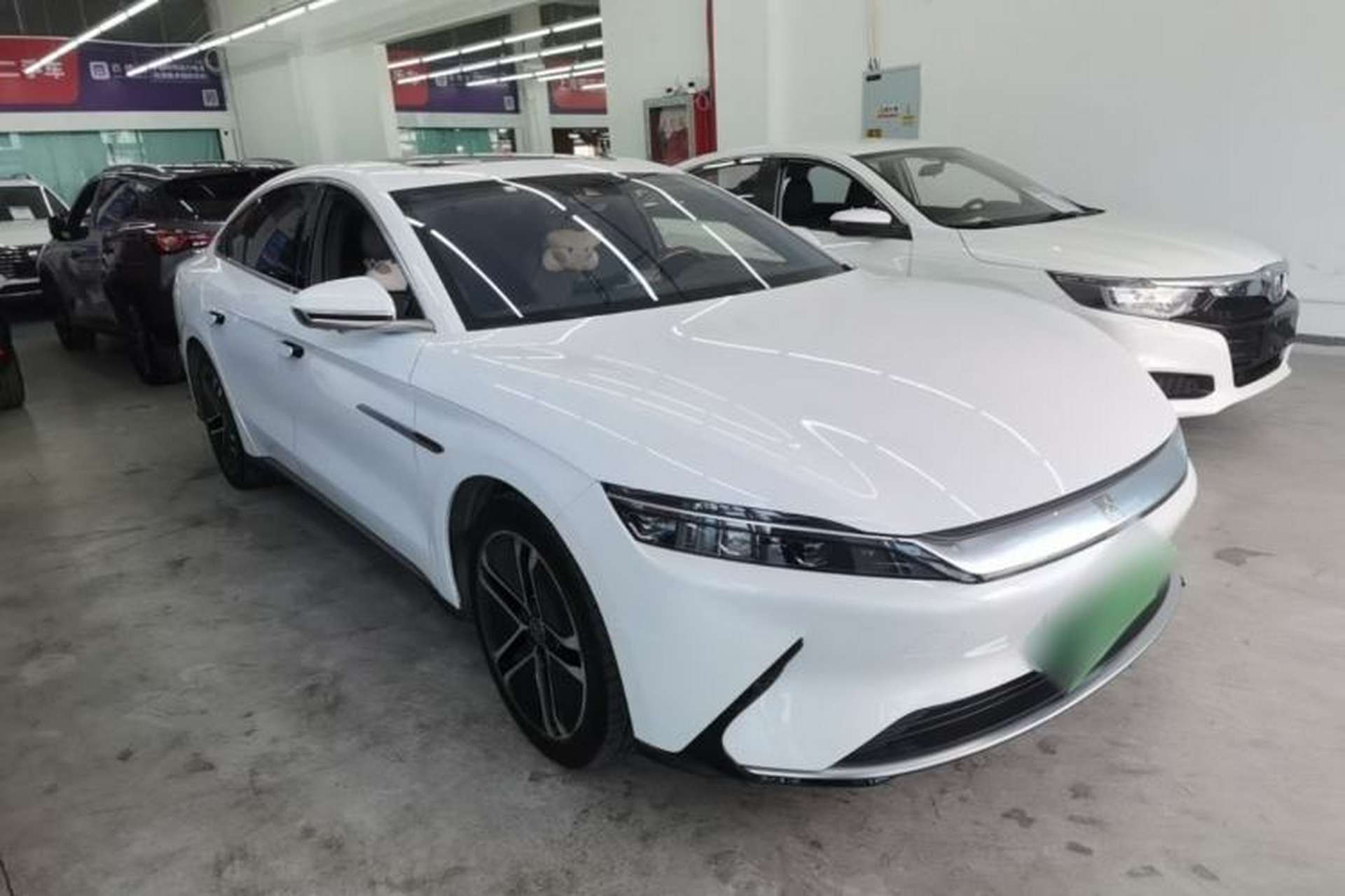 Used BYD Han 2020 EV Long-Range Deluxe Model Front Right 45 Deg