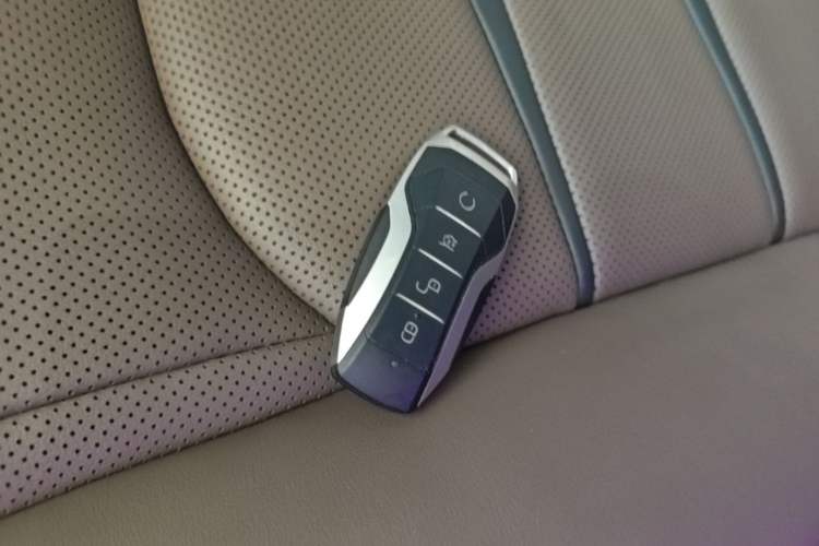Used BYD Han 2020 DM Four-Wheel Drive Performance Edition Luxury Model Interior 1