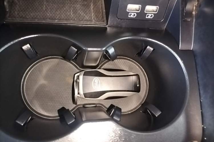 Used BYD Han 2020 DM Four-Wheel Drive Performance Edition Luxury Model Interior 1