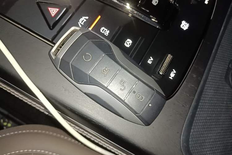 Used BYD Han 2020 DM Four-Wheel Drive Performance Edition Prestige Model Interior 1