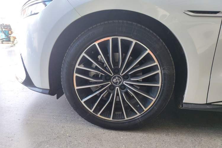 Used BYD Han 2020 EV Long-Range Luxury Model Left Front Wheel Hub
