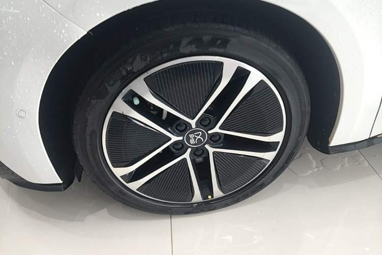 Used BYD Han 2020 EV Long-Range Luxury Model Left Front Wheel Hub