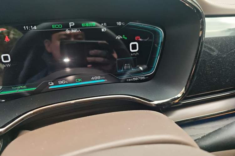 Used BYD Han 2020 EV Four-Wheel Drive High-Performance Flagship Model Odometer Close Up